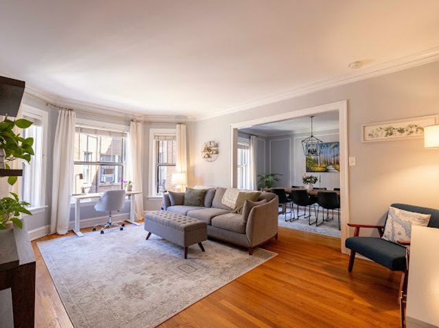 719 Hinman Avenue 2E, Evanston, IL 60202