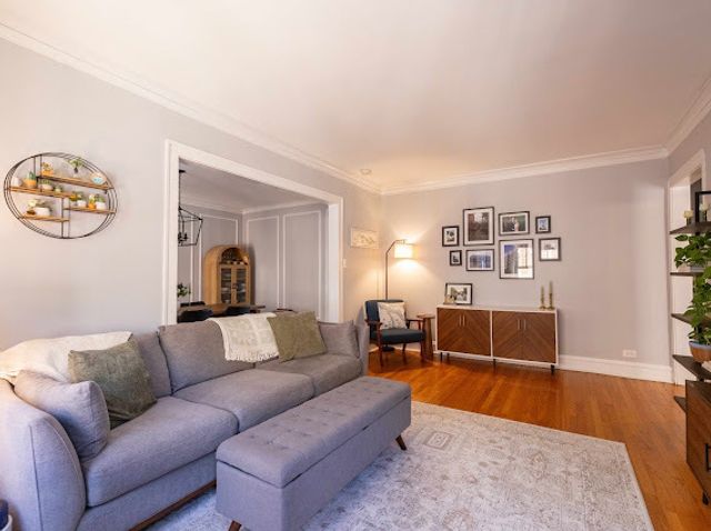 719 Hinman Avenue 2E, Evanston, IL 60202
