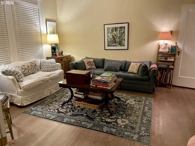 4249 Se STARK St, Portland, OR 97215