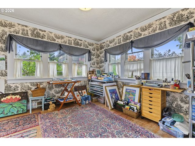 4249 Se STARK St, Portland, OR 97215