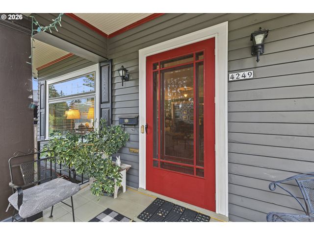 4249 Se STARK St, Portland, OR 97215