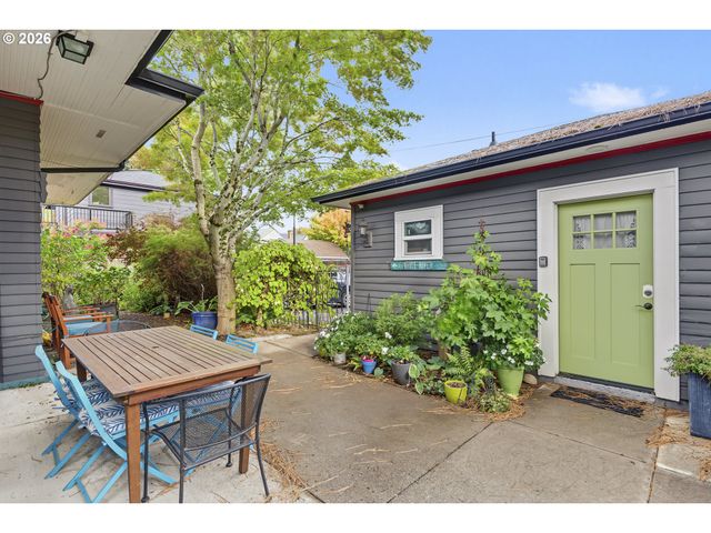 4249 Se STARK St, Portland, OR 97215