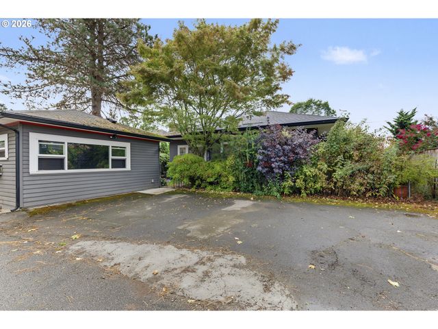 4249 Se STARK St, Portland, OR 97215