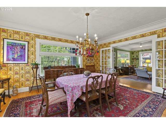 4249 Se STARK St, Portland, OR 97215