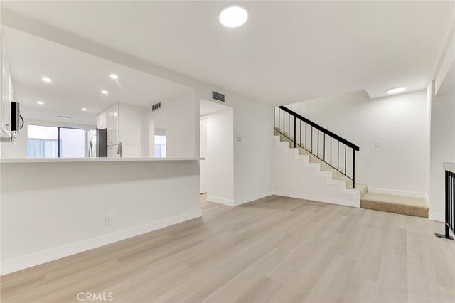 18423 Collins Street A, Tarzana, CA 91356