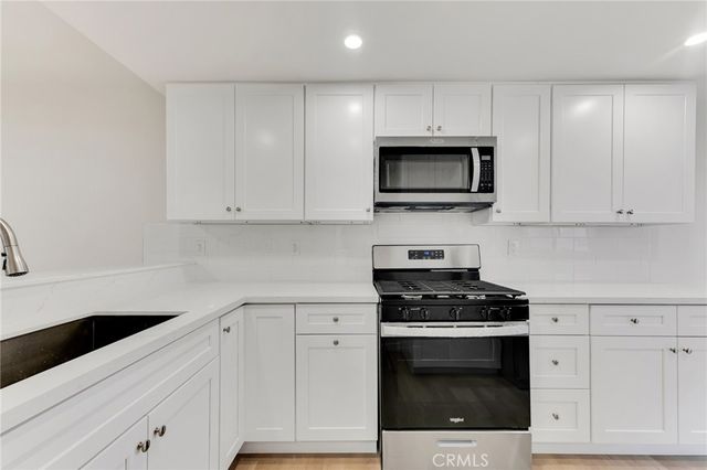 18423 Collins Street A, Tarzana, CA 91356