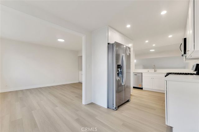 18423 Collins Street A, Tarzana, CA 91356