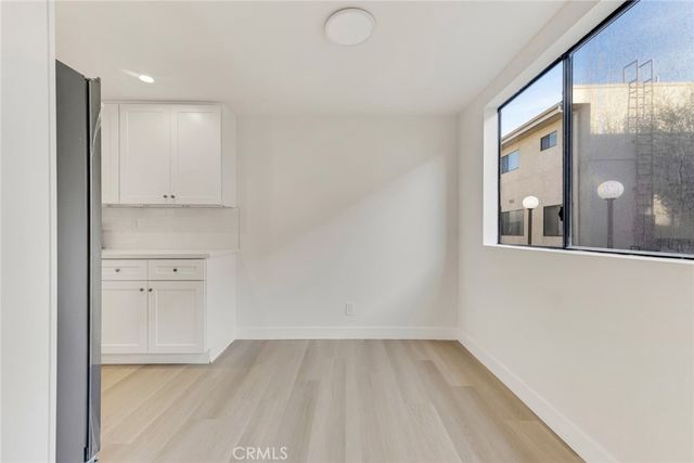 18423 Collins Street A, Tarzana, CA 91356