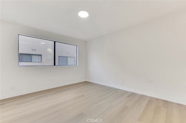 18423 Collins Street A, Tarzana, CA 91356