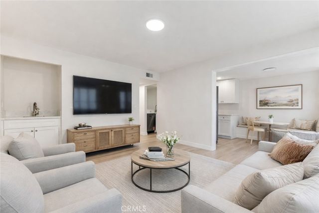 18423 Collins Street A, Tarzana, CA 91356