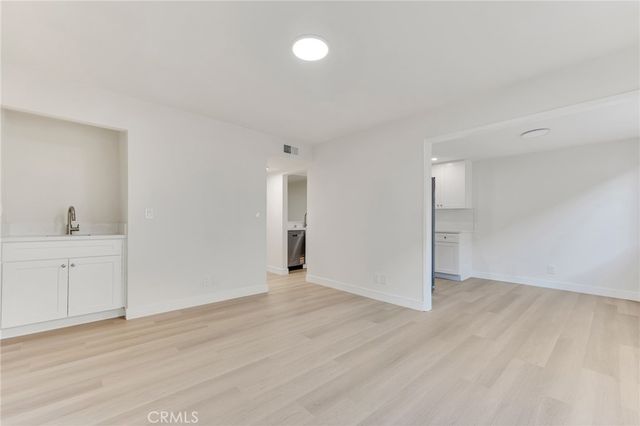 18423 Collins Street A, Tarzana, CA 91356