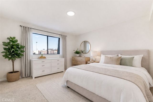 18423 Collins Street A, Tarzana, CA 91356