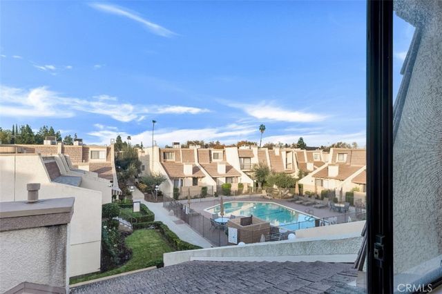 18423 Collins Street A, Tarzana, CA 91356