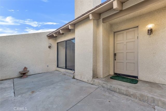 18423 Collins Street A, Tarzana, CA 91356