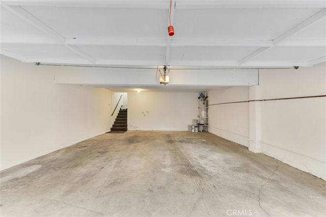 18423 Collins Street A, Tarzana, CA 91356