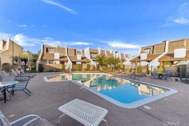 18423 Collins Street A, Tarzana, CA 91356