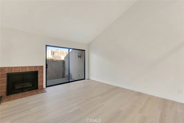 18423 Collins Street A, Tarzana, CA 91356