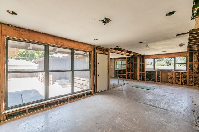 2900 Ryan Place Drive, Fort Worth, TX 76110