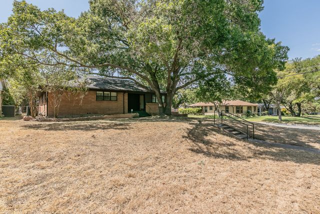 2900 Ryan Place Drive, Fort Worth, TX 76110