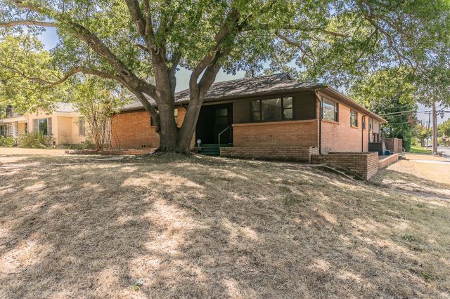 2900 Ryan Place Drive, Fort Worth, TX 76110