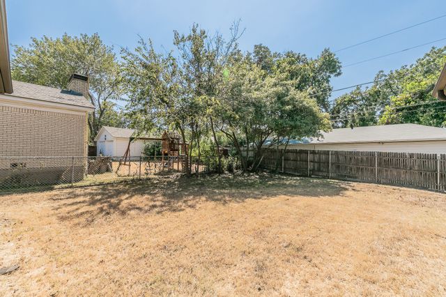 2900 Ryan Place Drive, Fort Worth, TX 76110