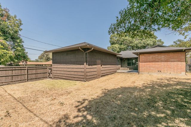 2900 Ryan Place Drive, Fort Worth, TX 76110