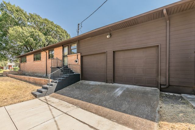 2900 Ryan Place Drive, Fort Worth, TX 76110
