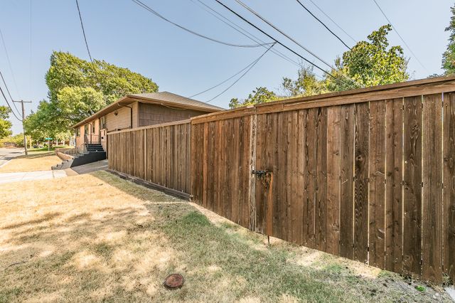 2900 Ryan Place Drive, Fort Worth, TX 76110