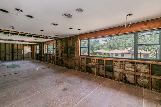2900 Ryan Place Drive, Fort Worth, TX 76110