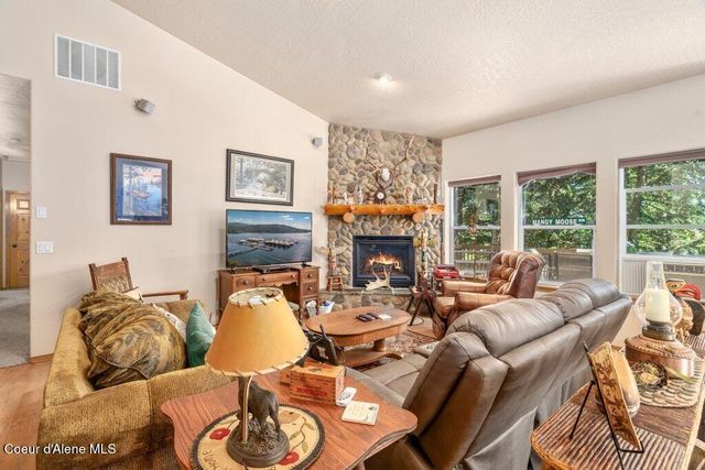 17461 N RIGHT FORK RD, Hauser, ID 83854