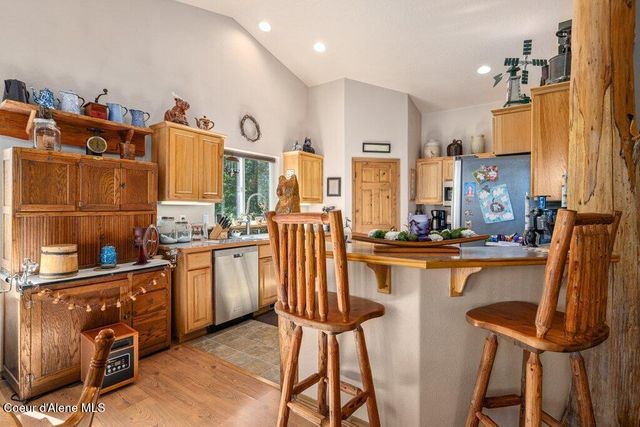 17461 N RIGHT FORK RD, Hauser, ID 83854