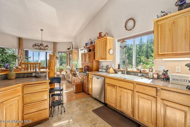 17461 N RIGHT FORK RD, Hauser, ID 83854