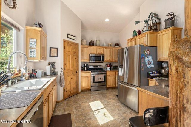 17461 N RIGHT FORK RD, Hauser, ID 83854