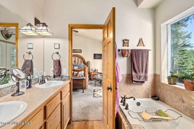 17461 N RIGHT FORK RD, Hauser, ID 83854