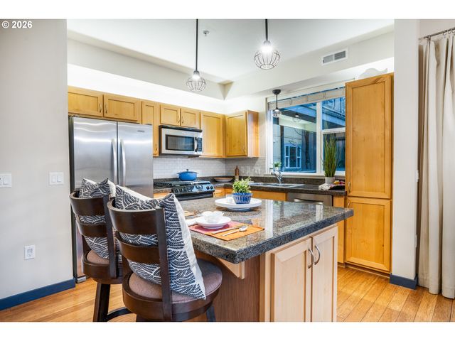 347 RUSTIC Pl 14, Eugene, OR 97401