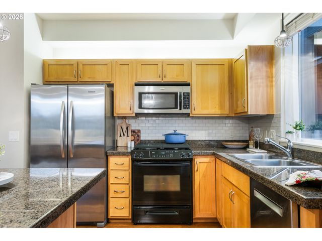 347 RUSTIC Pl 14, Eugene, OR 97401