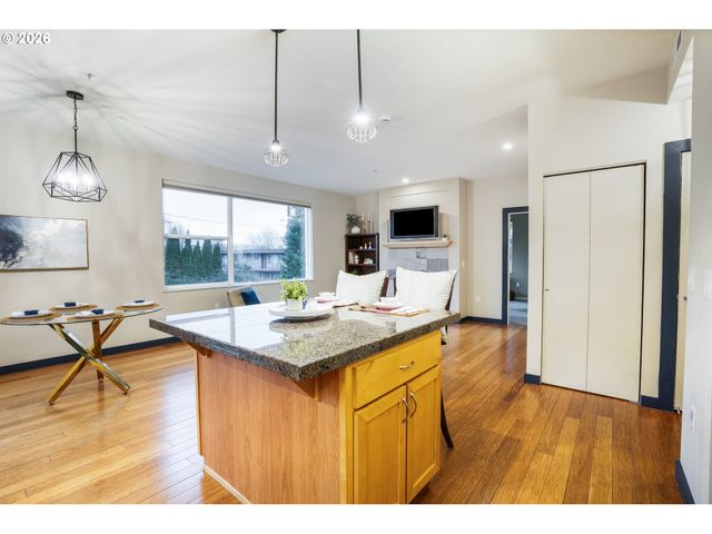 347 RUSTIC Pl 14, Eugene, OR 97401