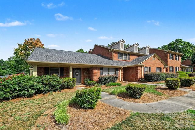 8427 Coulwood Oak Lane, Charlotte, NC 28214