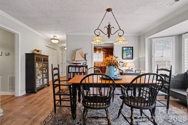 8427 Coulwood Oak Lane, Charlotte, NC 28214