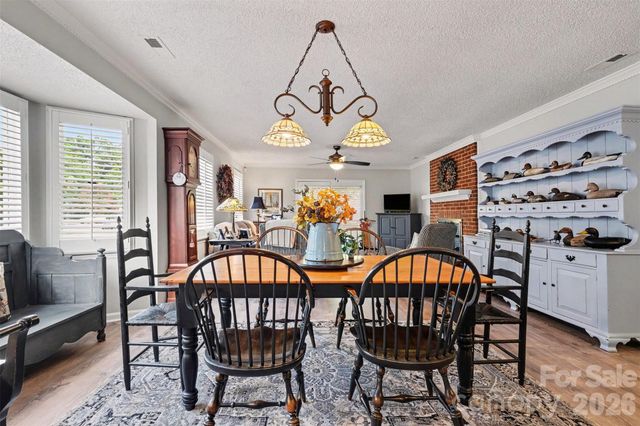 8427 Coulwood Oak Lane, Charlotte, NC 28214
