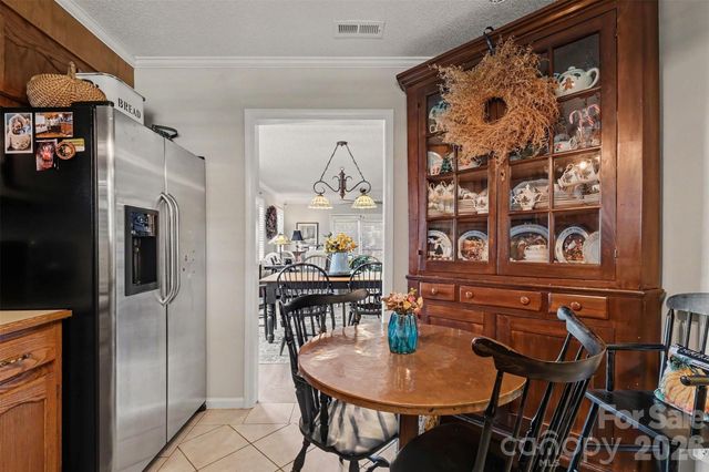 8427 Coulwood Oak Lane, Charlotte, NC 28214
