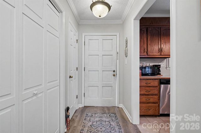 8427 Coulwood Oak Lane, Charlotte, NC 28214