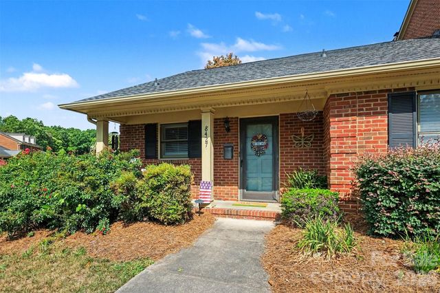 8427 Coulwood Oak Lane, Charlotte, NC 28214