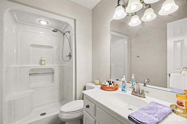 8427 Coulwood Oak Lane, Charlotte, NC 28214