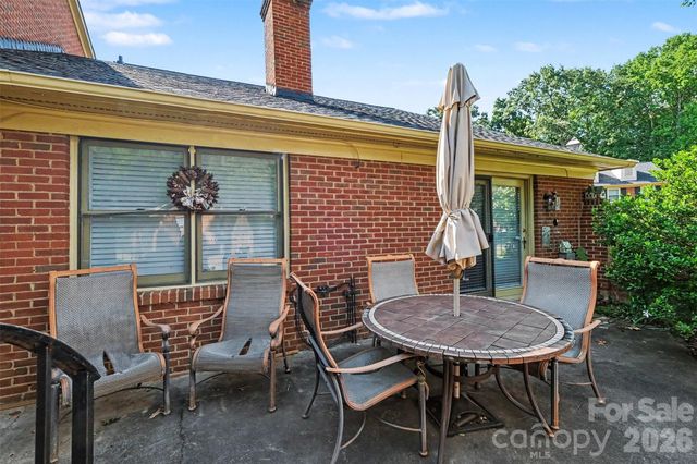 8427 Coulwood Oak Lane, Charlotte, NC 28214
