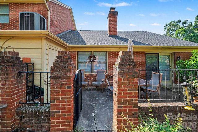 8427 Coulwood Oak Lane, Charlotte, NC 28214