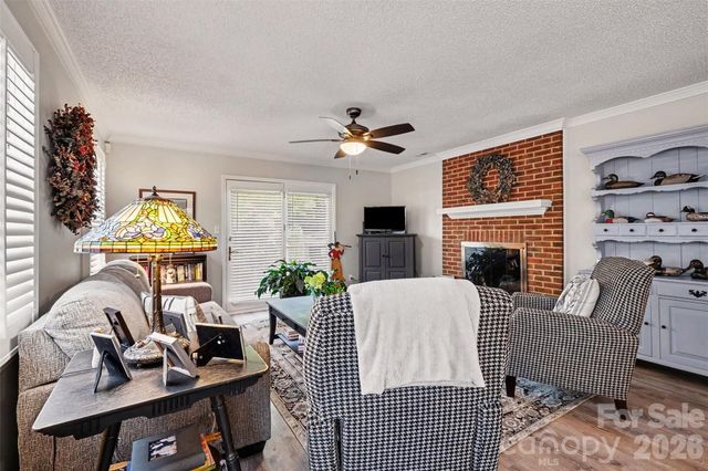8427 Coulwood Oak Lane, Charlotte, NC 28214