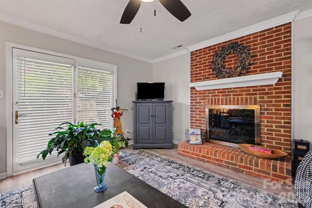 8427 Coulwood Oak Lane, Charlotte, NC 28214
