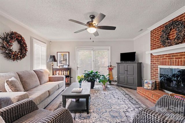 8427 Coulwood Oak Lane, Charlotte, NC 28214