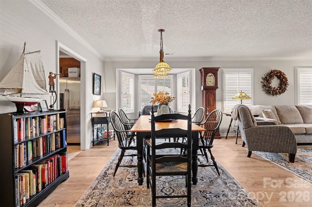 8427 Coulwood Oak Lane, Charlotte, NC 28214